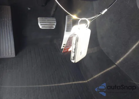 2018 Volvo Xc60 Hybrid T8 R-Design z USA, uszkodzony, nr VIN YV4BR0DM4J1003424